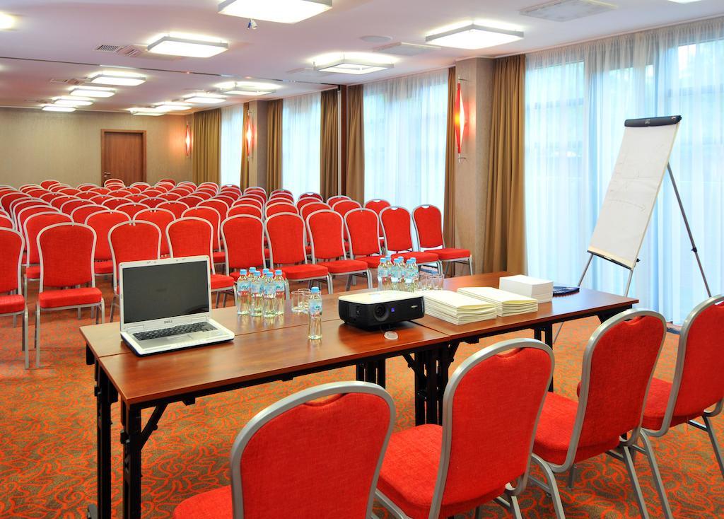 Centrum Wypoczynkowo-Konferencyjne Solaris Łazy Esterno foto