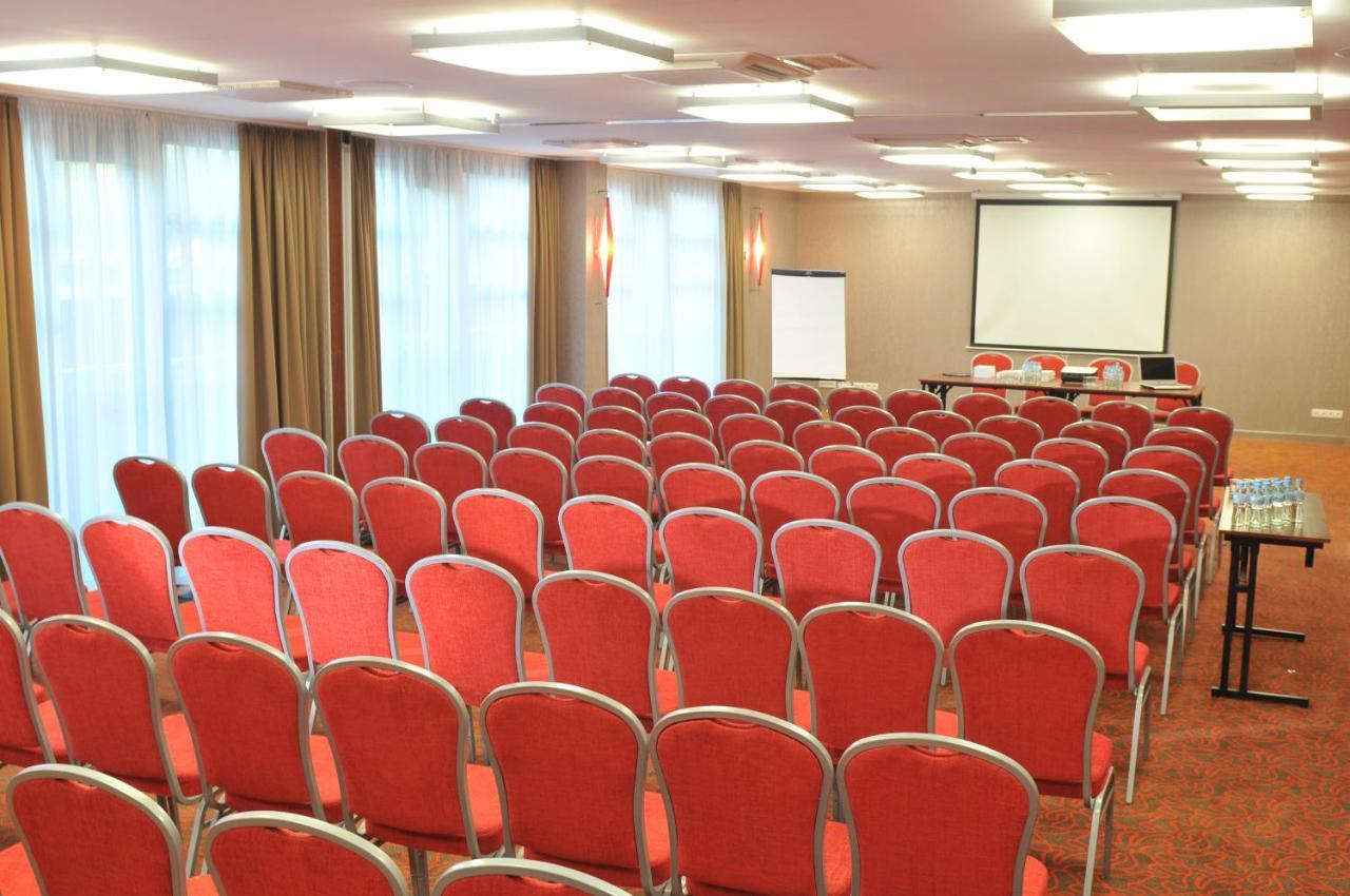 Centrum Wypoczynkowo-Konferencyjne Solaris Łazy Esterno foto