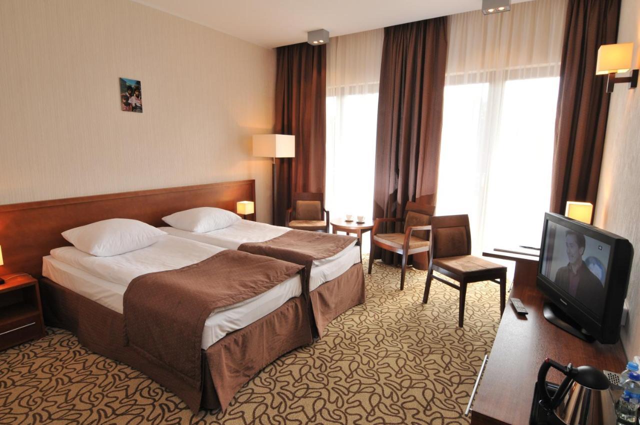 Centrum Wypoczynkowo-Konferencyjne Solaris Łazy Esterno foto